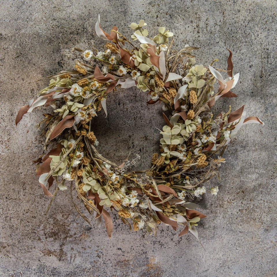 22" WHITE MINI DAISY & HEATHER WREATH