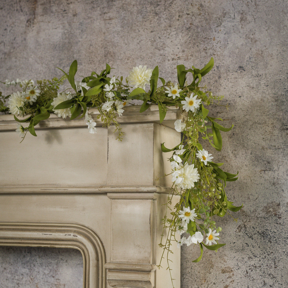 6' WHITE POM POM WILDFLOWER GARLAND