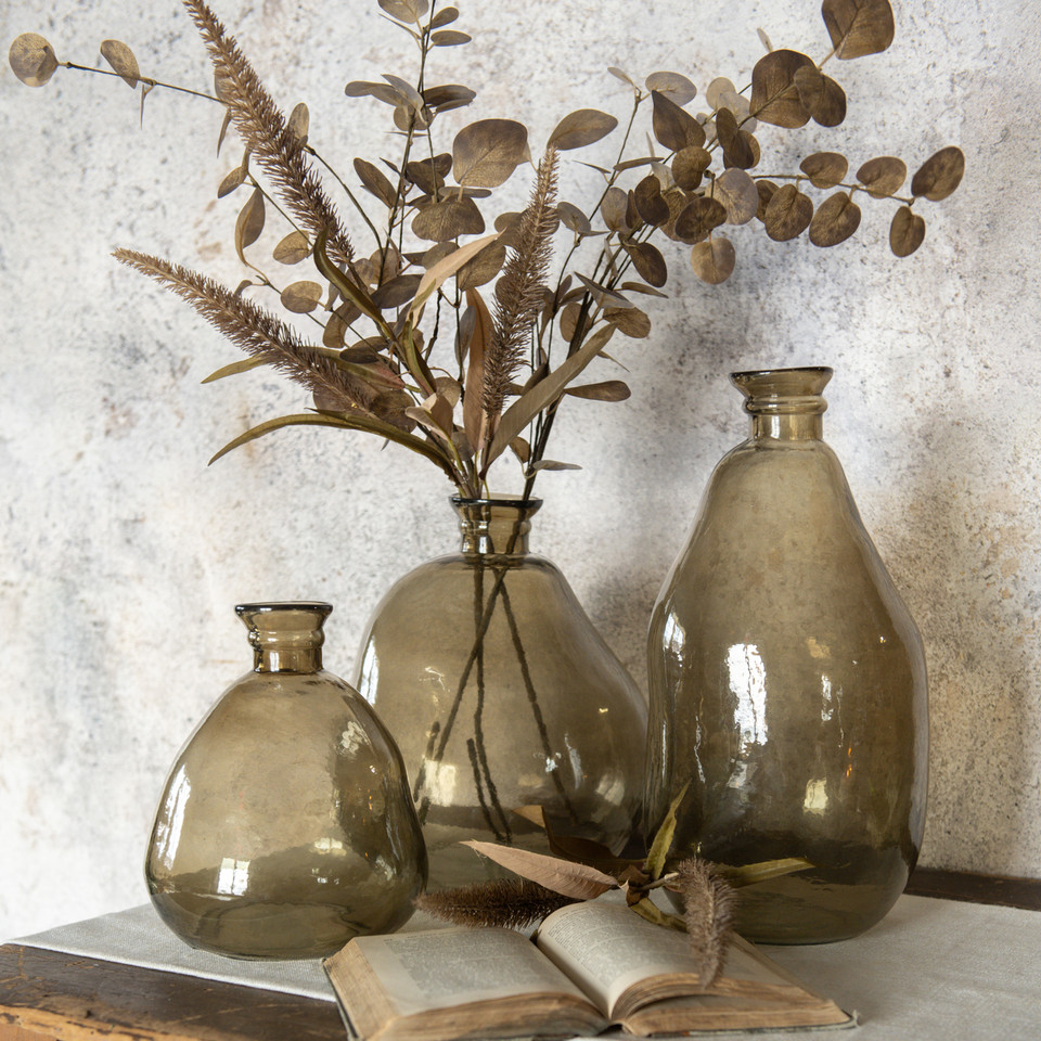 15" BROWN ARTISAN GLASS VASE