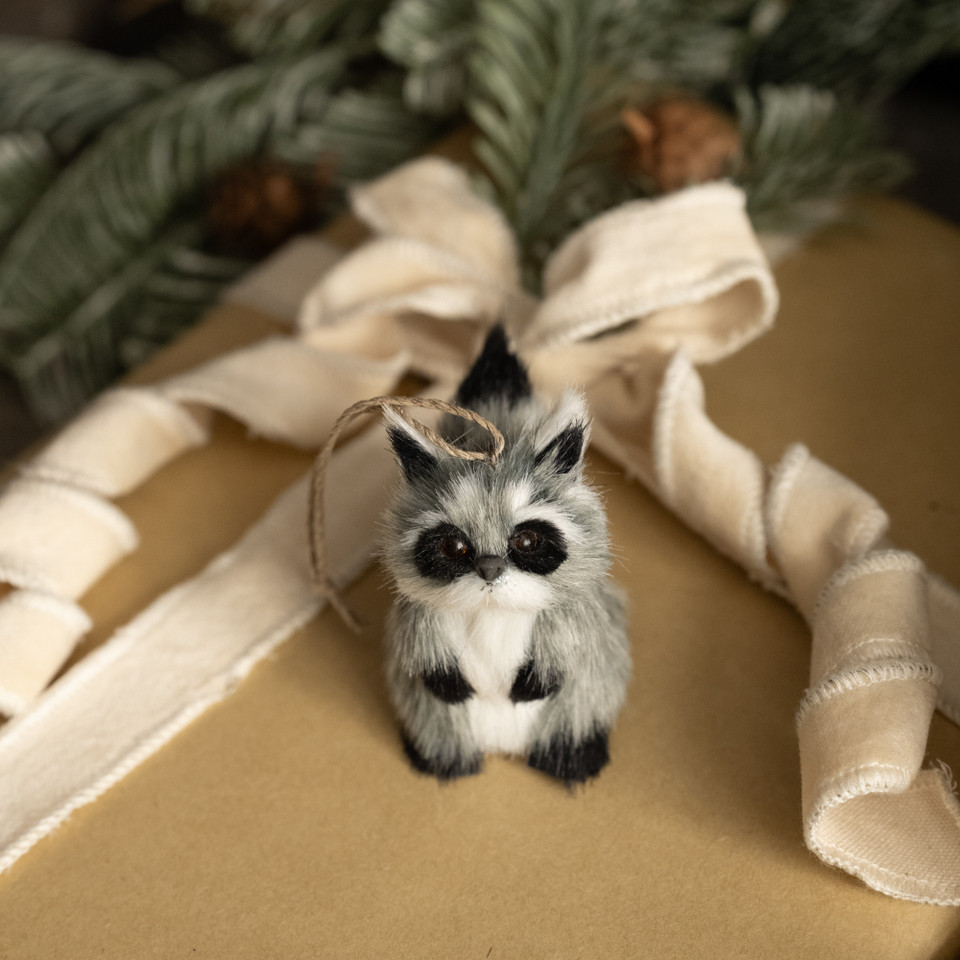 WOODLAND RACCOON ORNAMENT