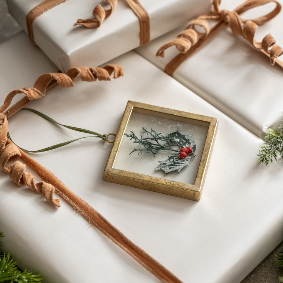 PRESSED HOLIDAY RED BERRY ORNAMENT