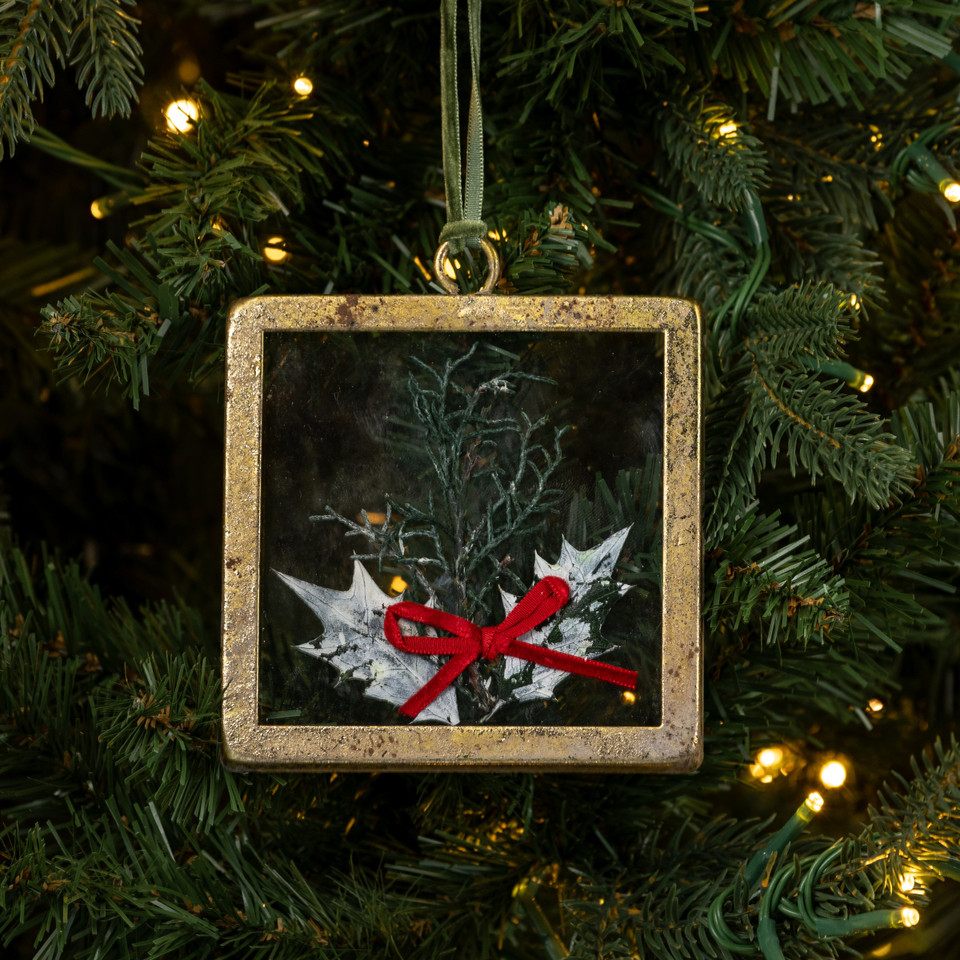 SQUARE PRESSED HOLIDAY FLORAL W/ RED BOW ORNAMENT