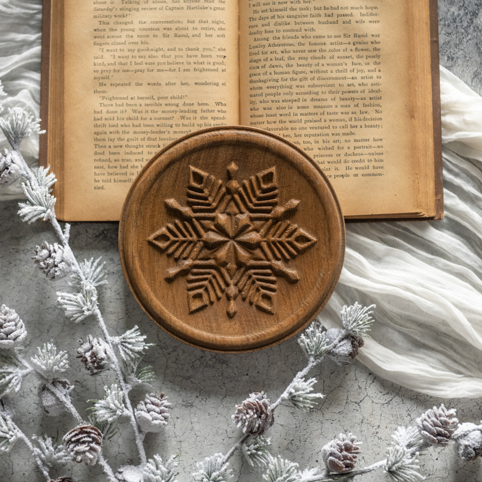 SNOWFLAKE WALL PLAQUE