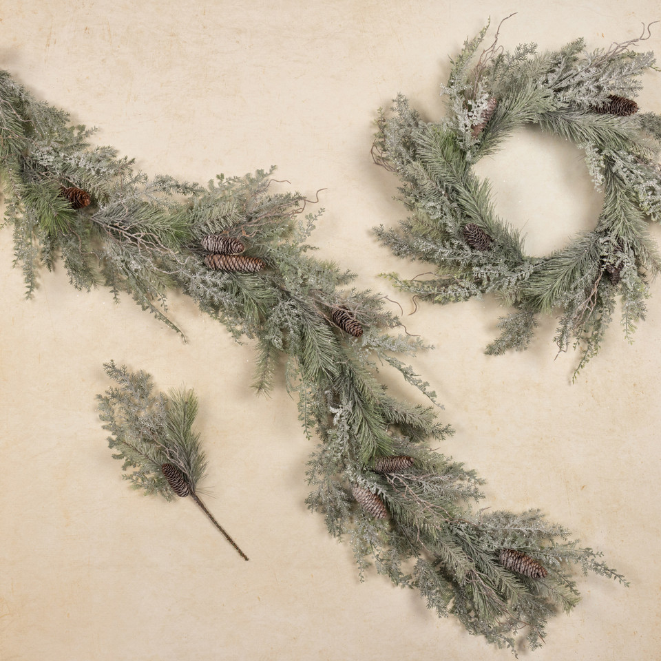 24" GLITTERED PINE W/ FERN WREATH