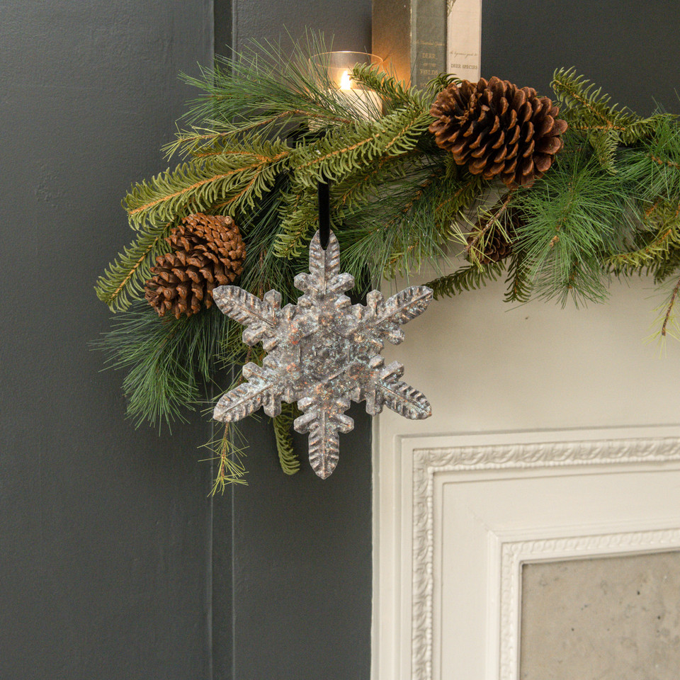 8" HOLLY SNOWFLAKE