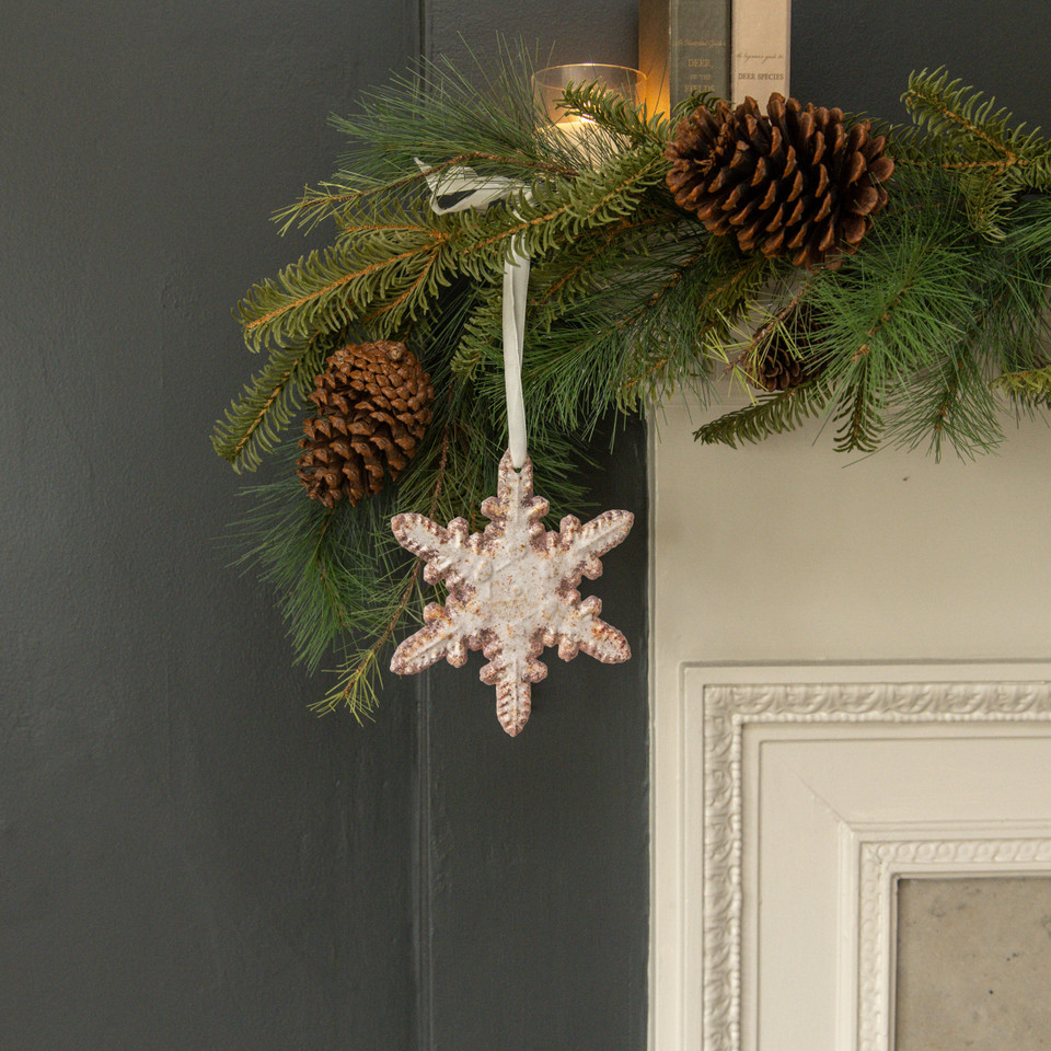 6" WHITE HOLLY SNOWFLAKE