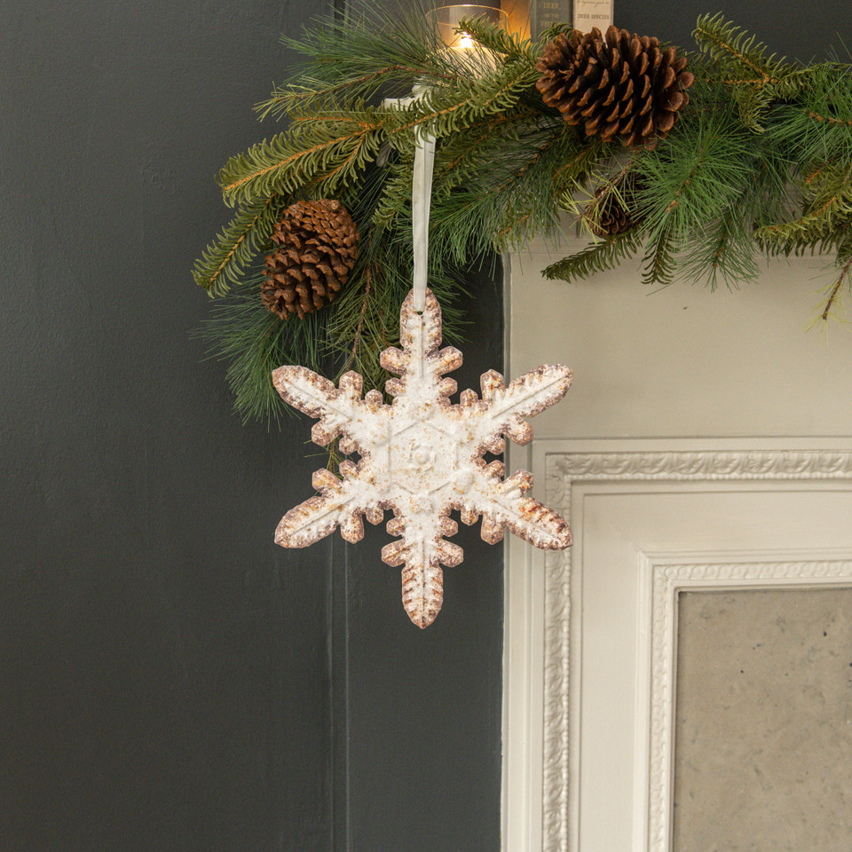 10" WHITE HOLLY SNOWFLAKE