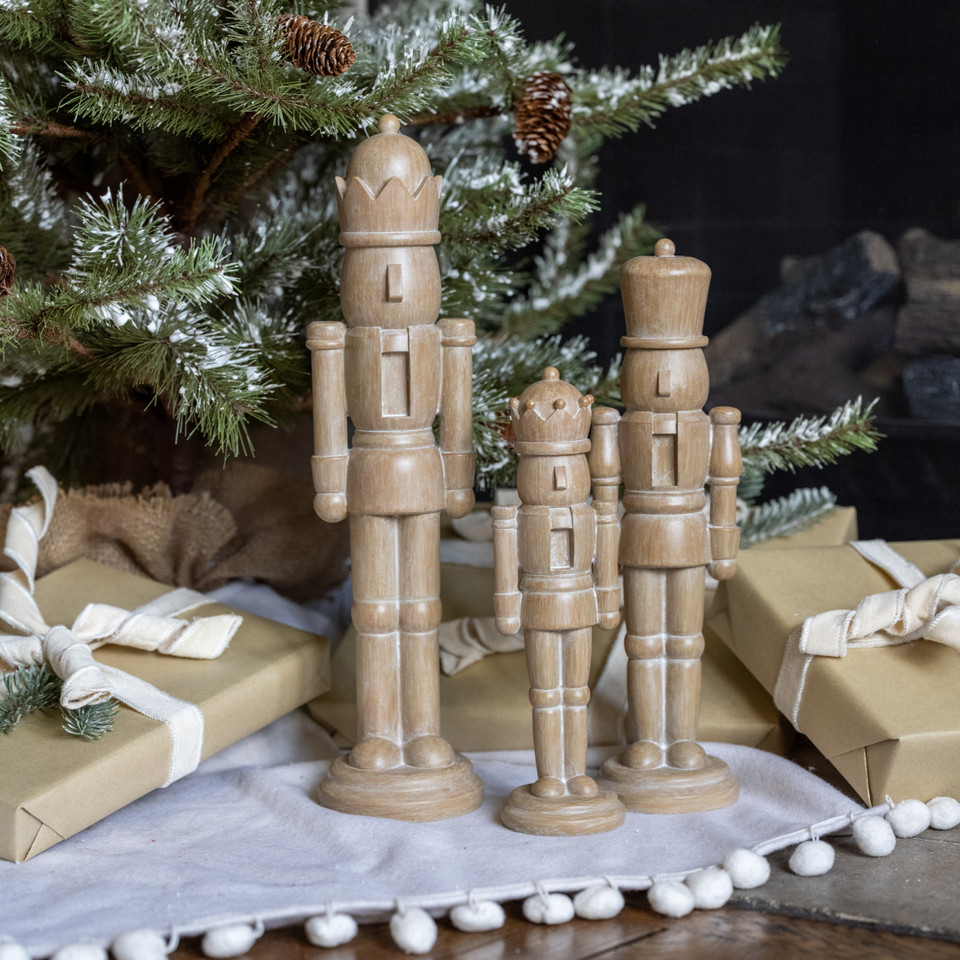 13.25" TABLETOP NUTCRACKER