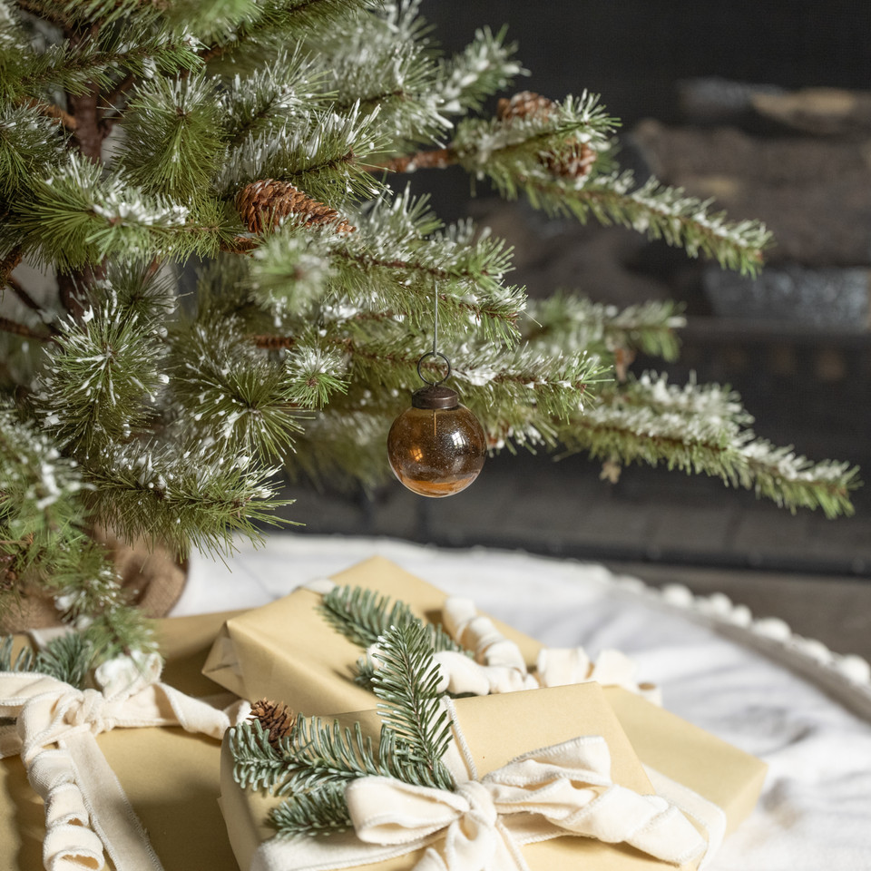 2" NUTMEG GLASS ORNAMENT