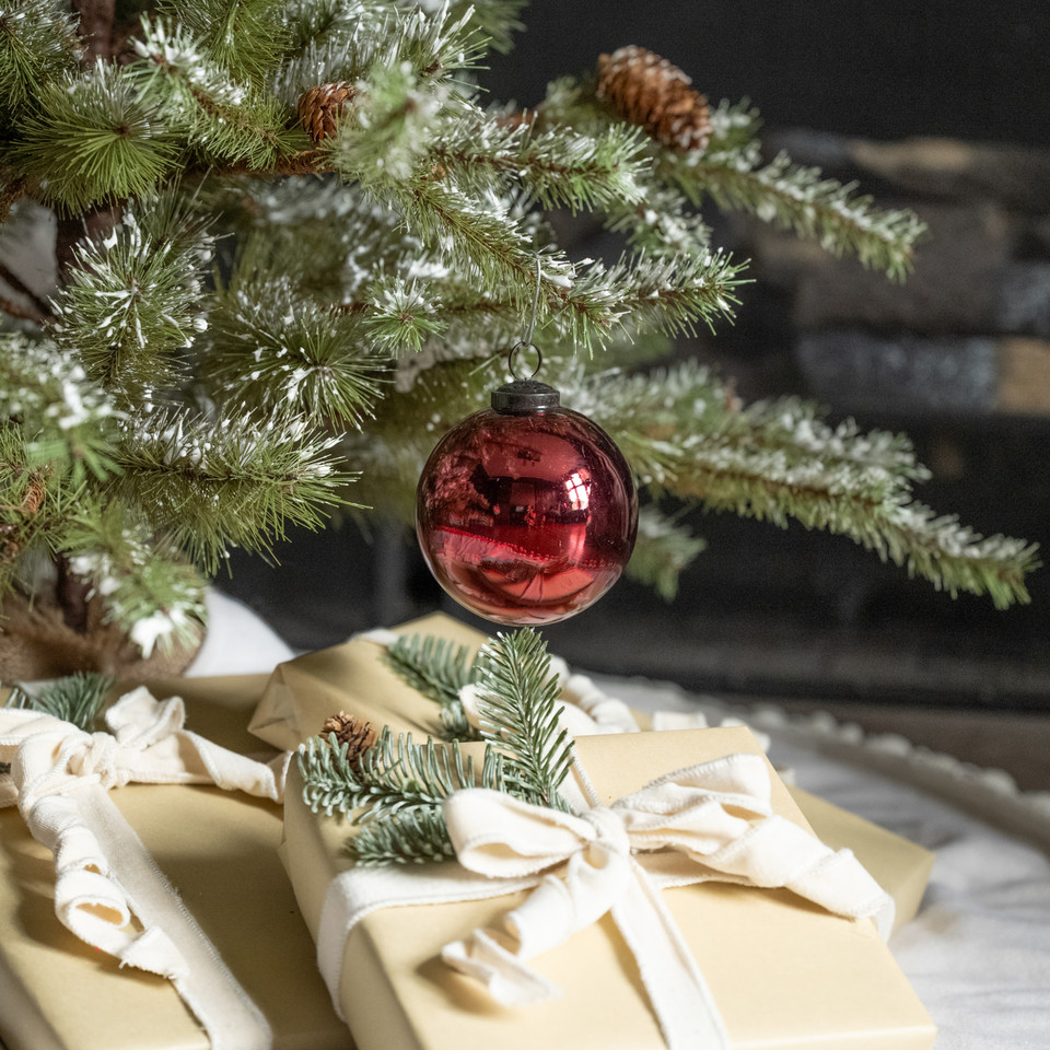 4" RED WINE GLASS ORNAMENT