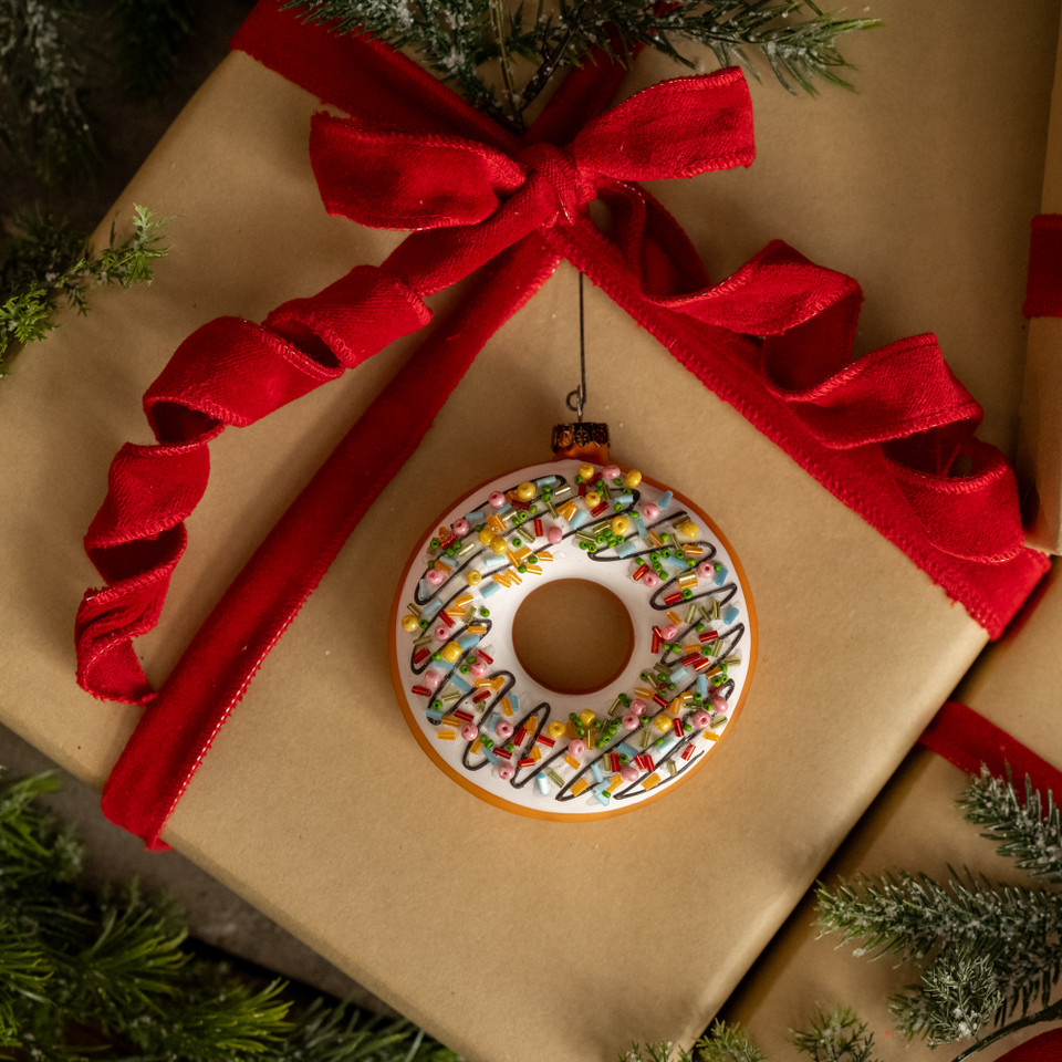 DOUGHNUT W/ SPRINKLES ORNAMENT