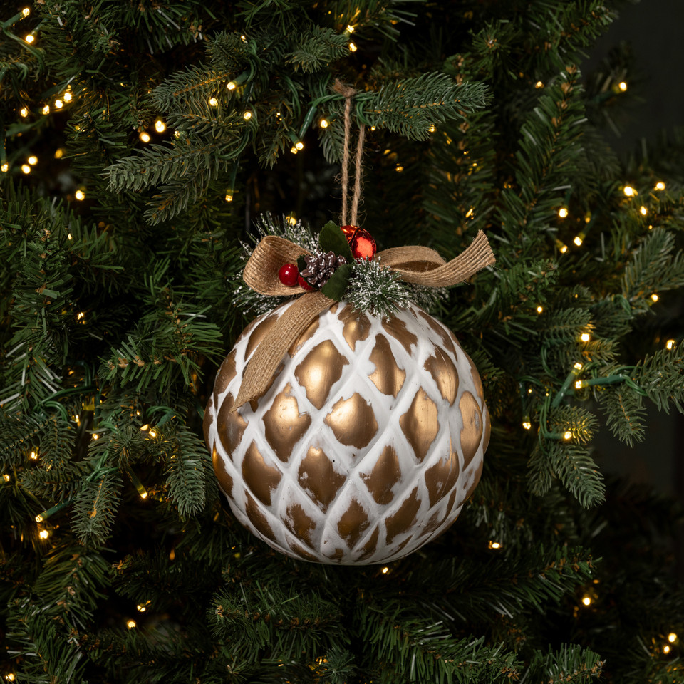 GOLD DIAMOND PATTERN ORNAMENT