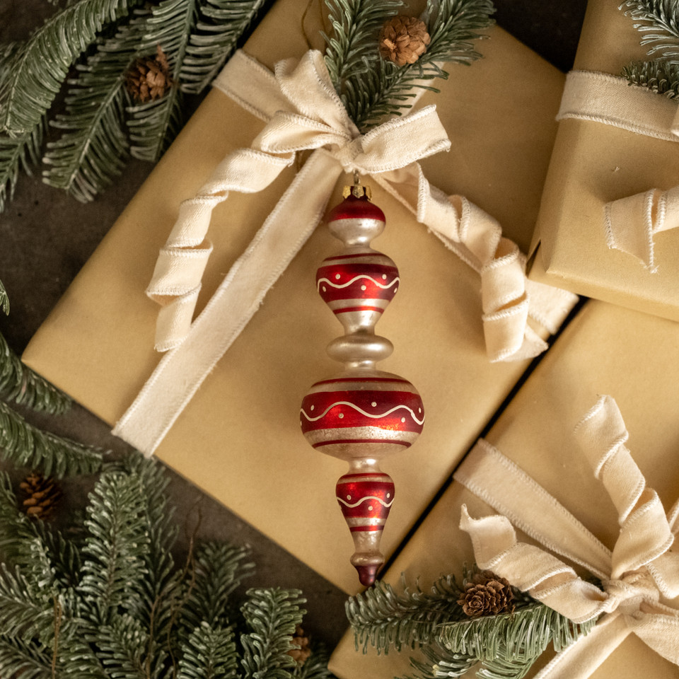 9" RED & WHITE GLASS FINIAL ORNAMENT