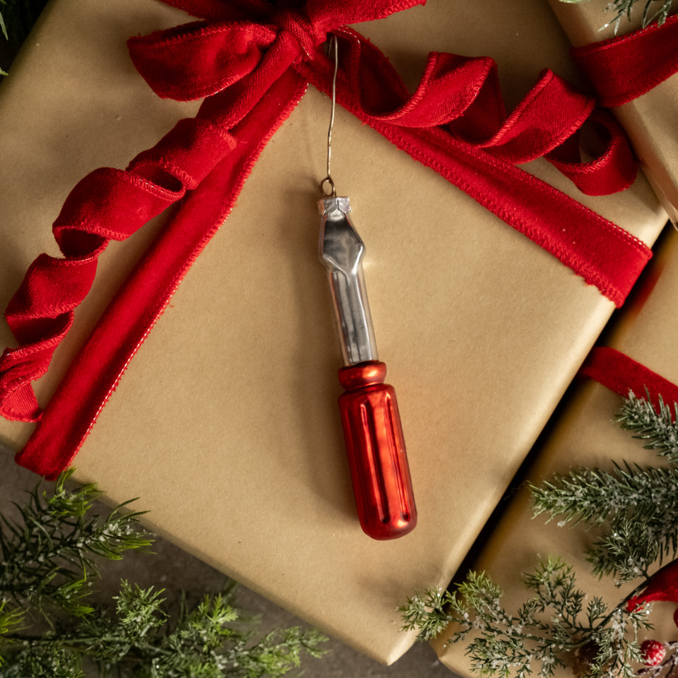 SCREW DRIVER ORNAMENT