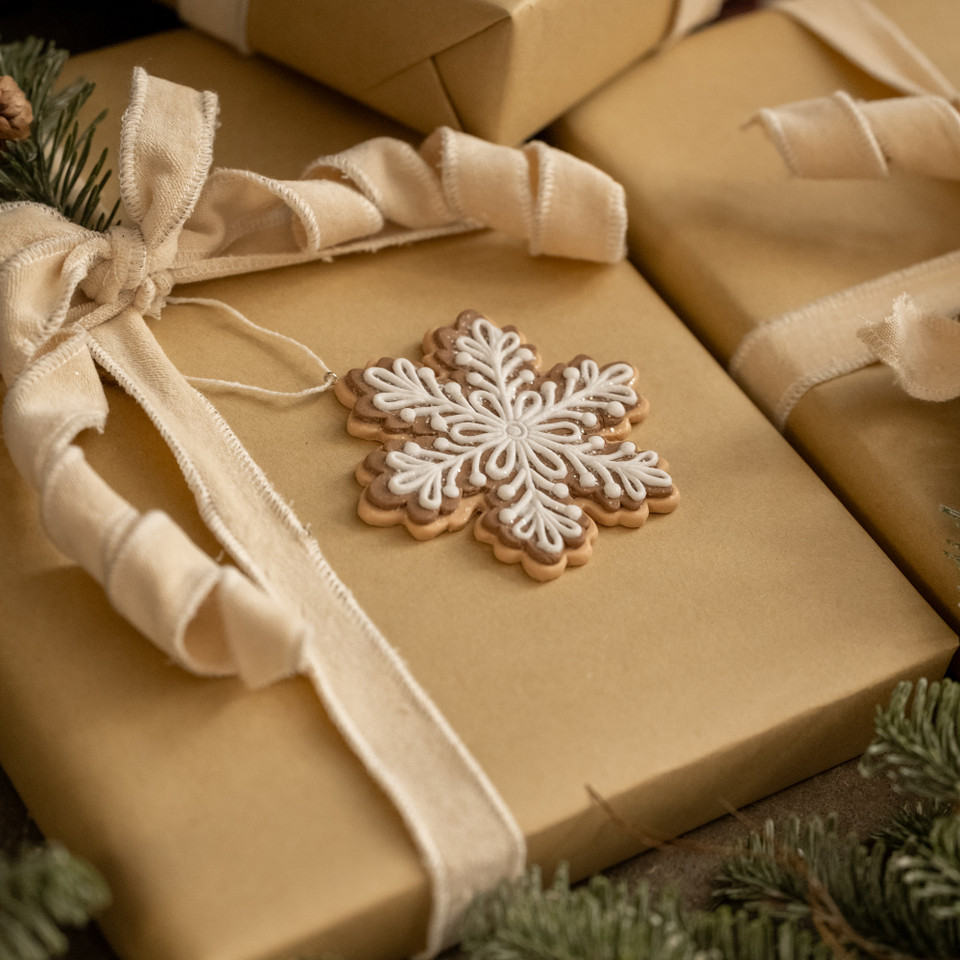 MARY'S GINGERBREAD COOKIE ORNAMENT