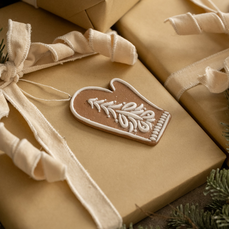 GINGERBREAD MITTEN ORNAMENT