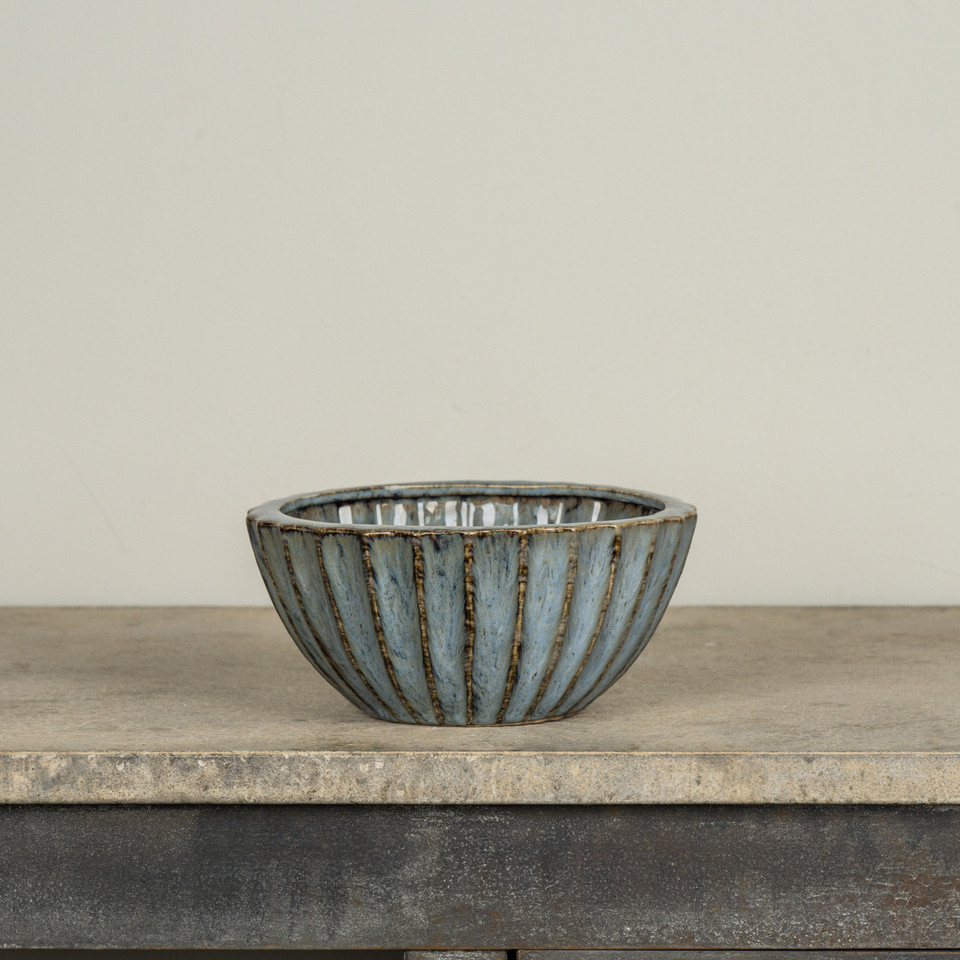 7.25" BLUE SCALLOPED BOWL