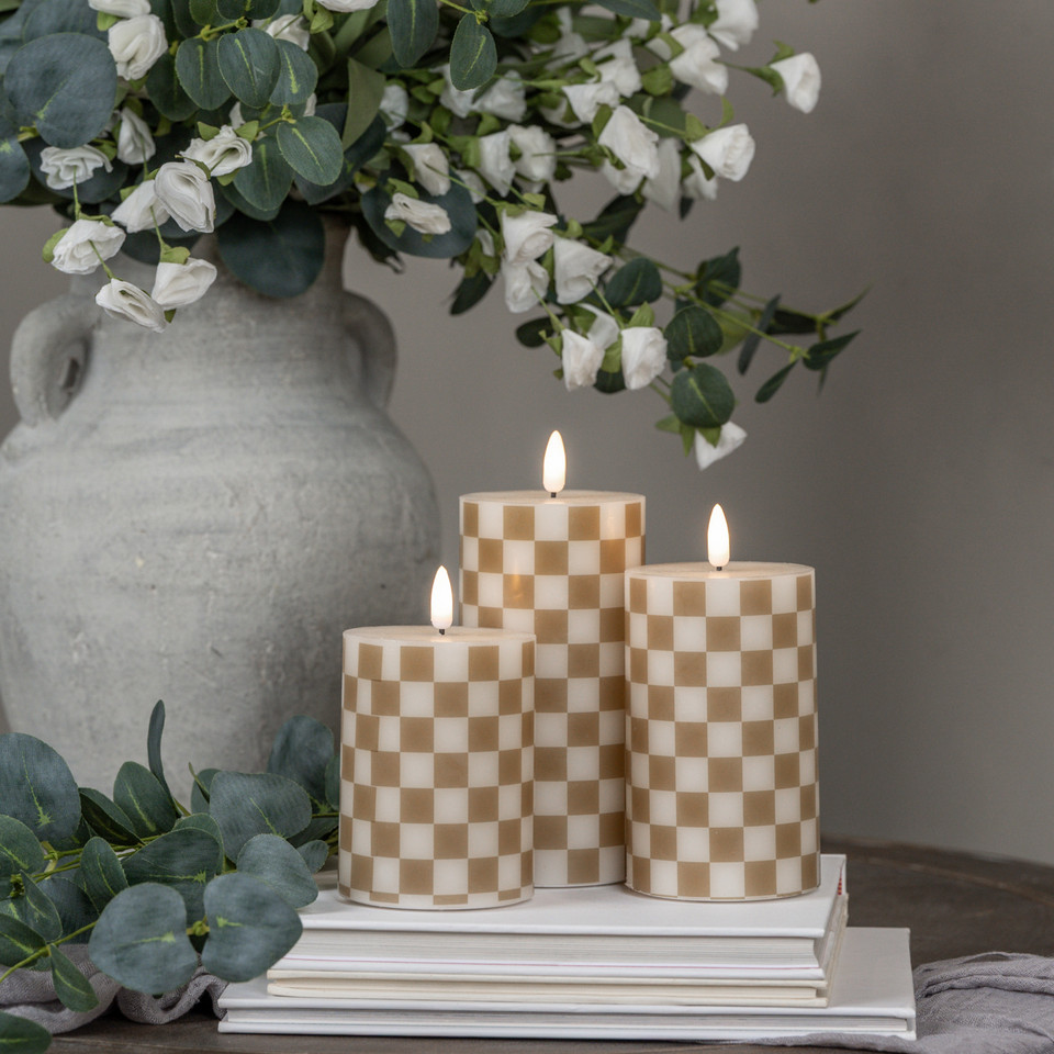 5" GOLD CHECKED 3D FLAME PILLAR CANDLE