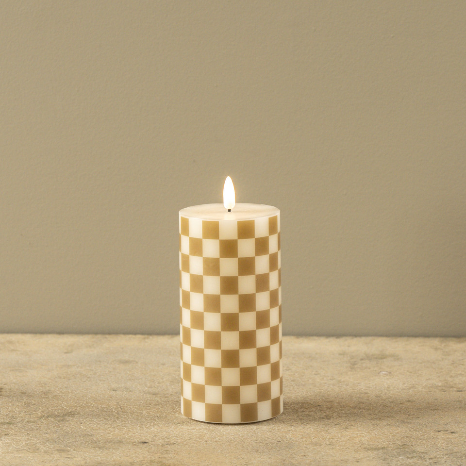 6" GOLD CHECKED 3D FLAME PILLAR CANDLE