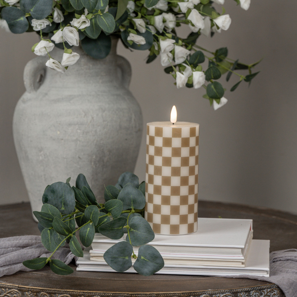 6" GOLD CHECKED 3D FLAME PILLAR CANDLE