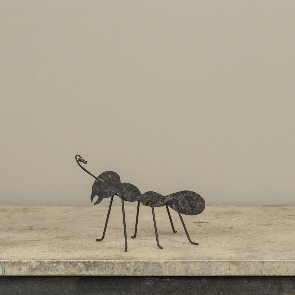 8" METAL ANT
