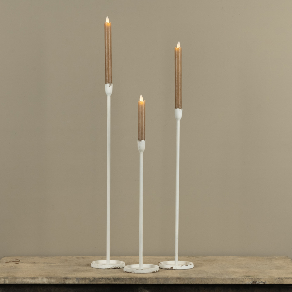 20.25" WHITE NEWTOWN TAPER CANDLESTICK