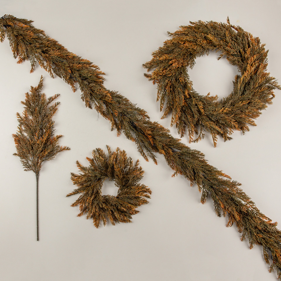 24" ORANGE TIPPED JUNIPER WREATH