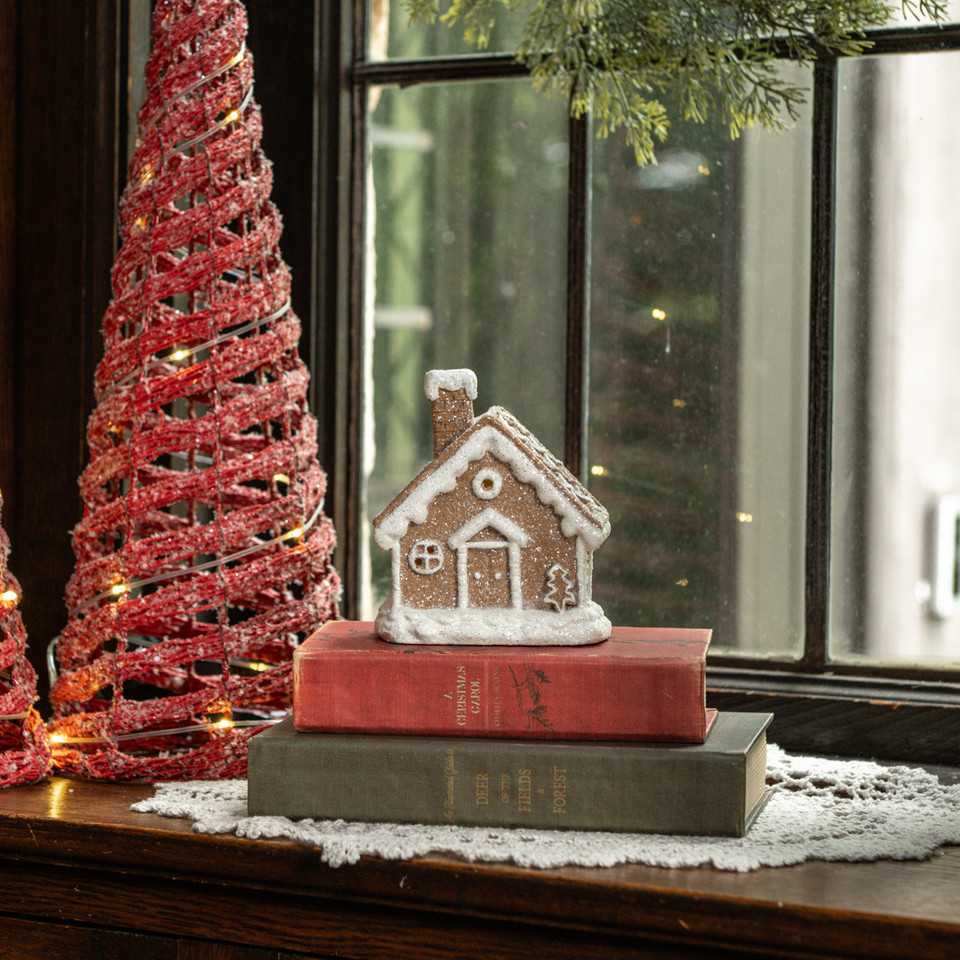 4.75" LIGHTED GINGERBREAD HOUSE