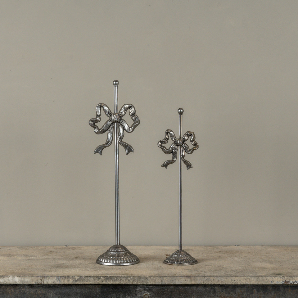 15.25" PEWTER WREATH STAND W/ BOW