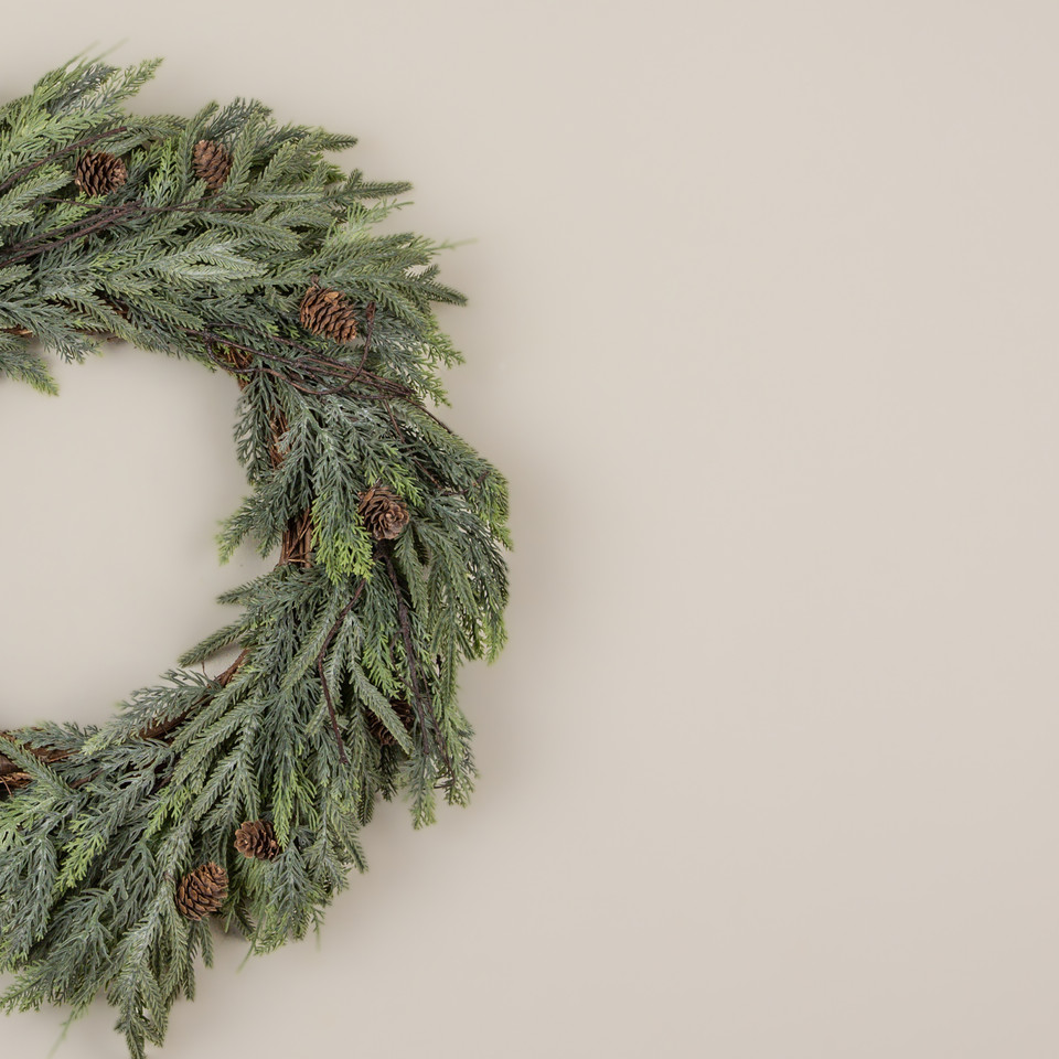 22" JUNIPER, PINE & BERRY WREATH