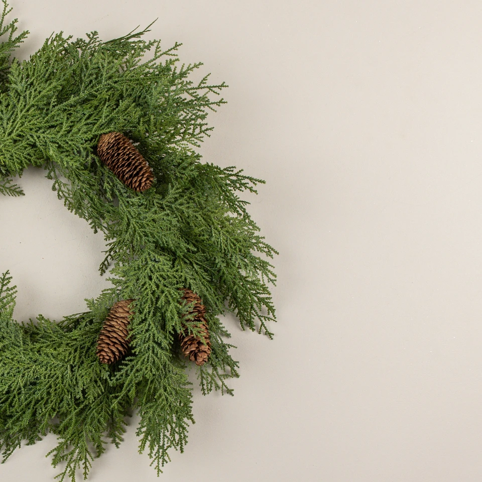 24" UNIFORM CEDAR W/ PINECONE WREATH