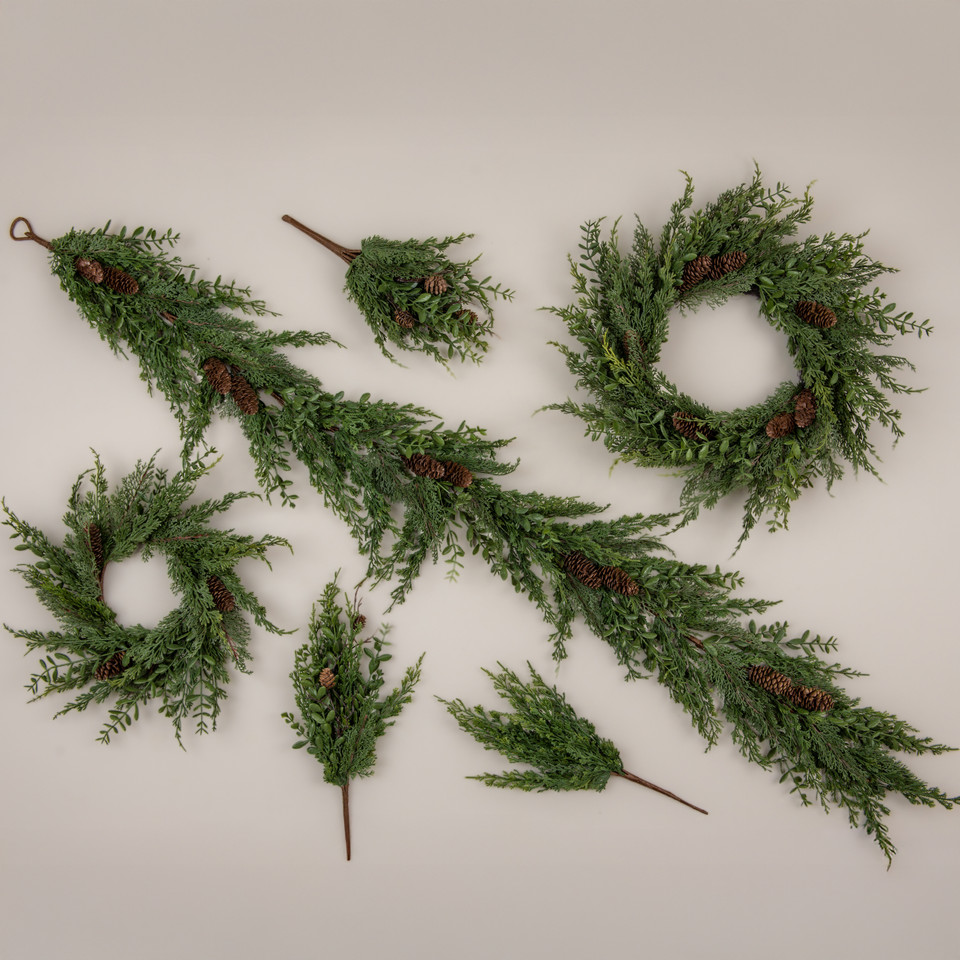 16" CYPRESS & RUSCUS CANDLE RING