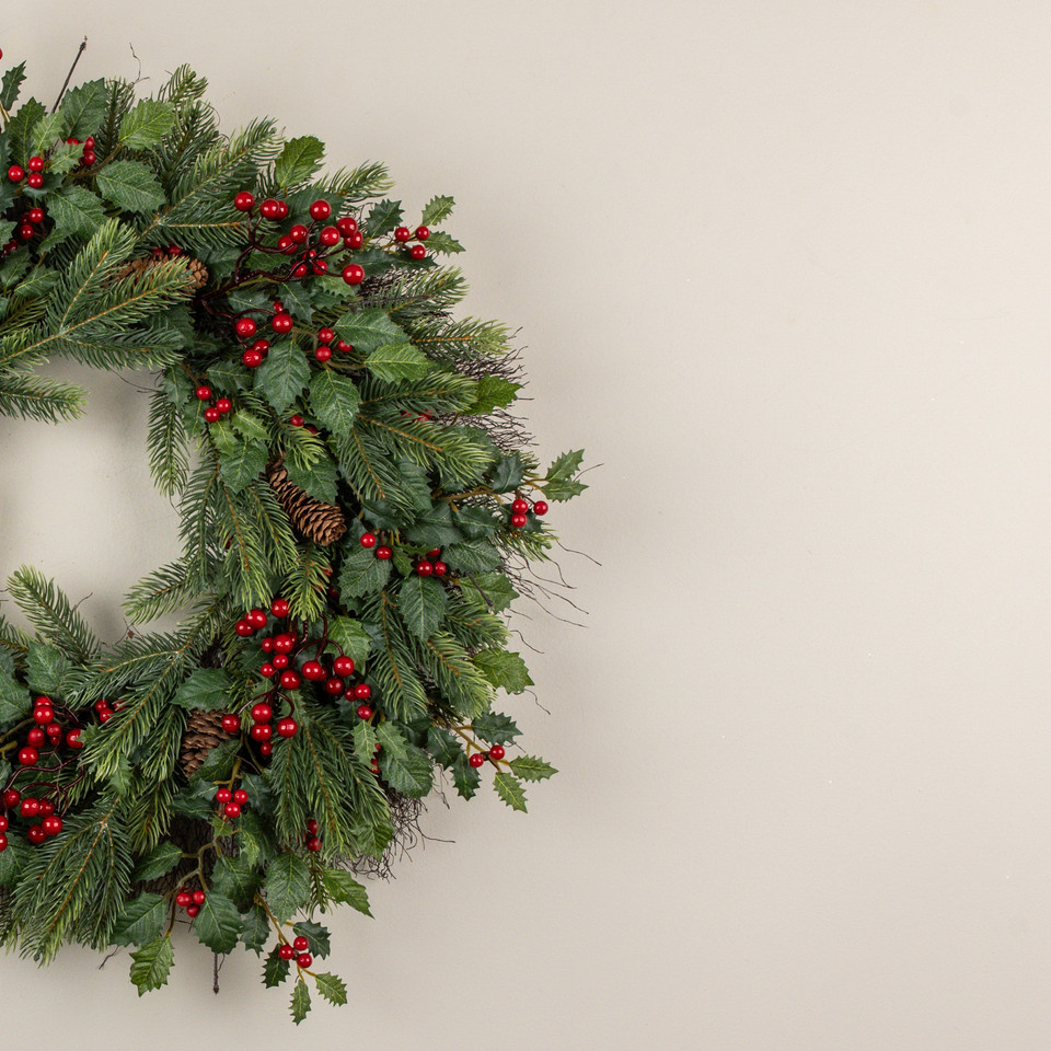 24" HOLLY, PINE & BERRY WREATH