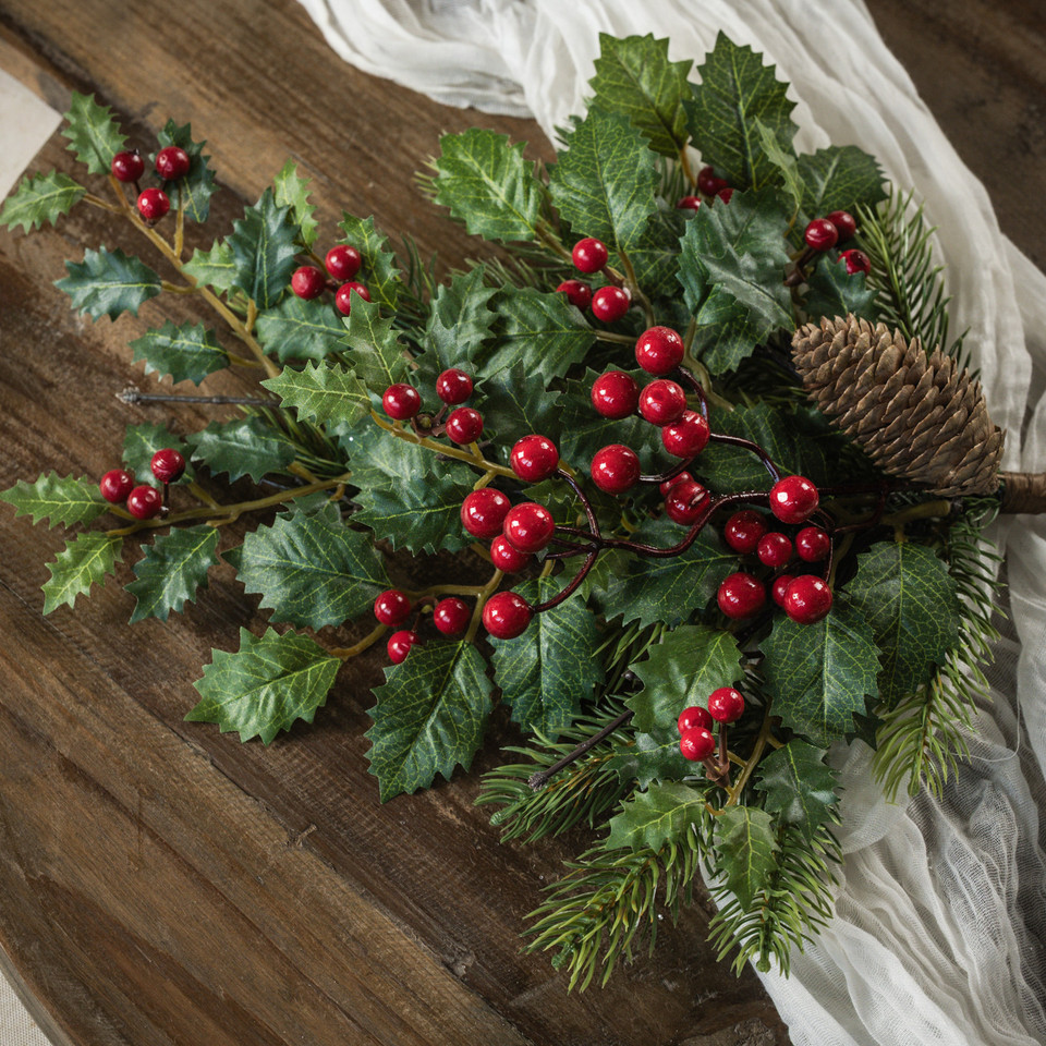 20" HOLLY, PINE & BERRY PICK