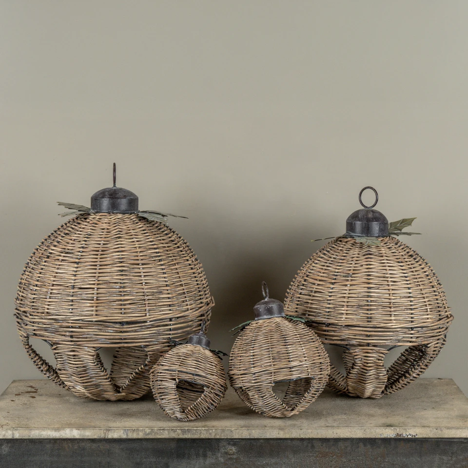 14.25" WICKER SLEIGH BELL W/ HOLLY