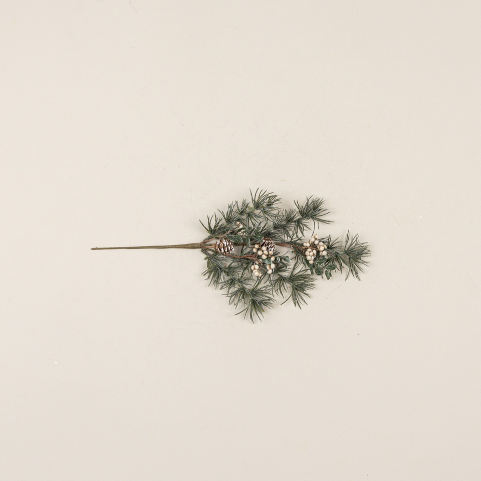 17" PINE W/ CREAM BERRIES SPRAY