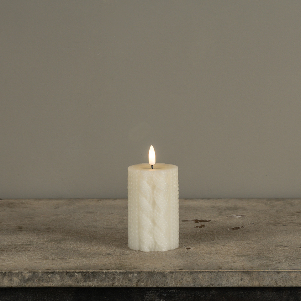 4" CREAM SWEATER 3D FLAME CANDLE