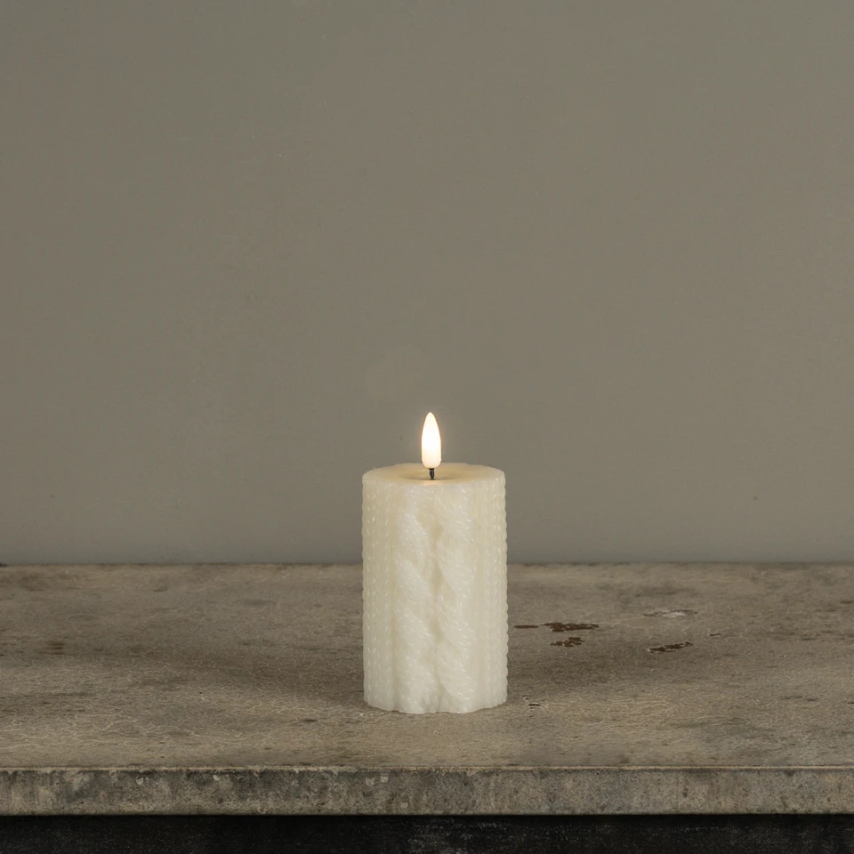 4" CREAM SWEATER 3D FLAME CANDLE
