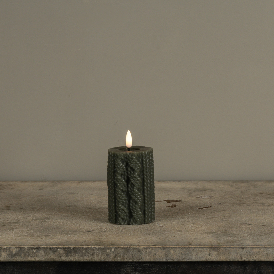 4" DARK GREEN SWEATER 3D FLAME CANDLE
