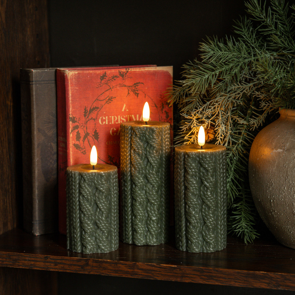 6" DARK GREEN SWEATER 3D FLAME CANDLE