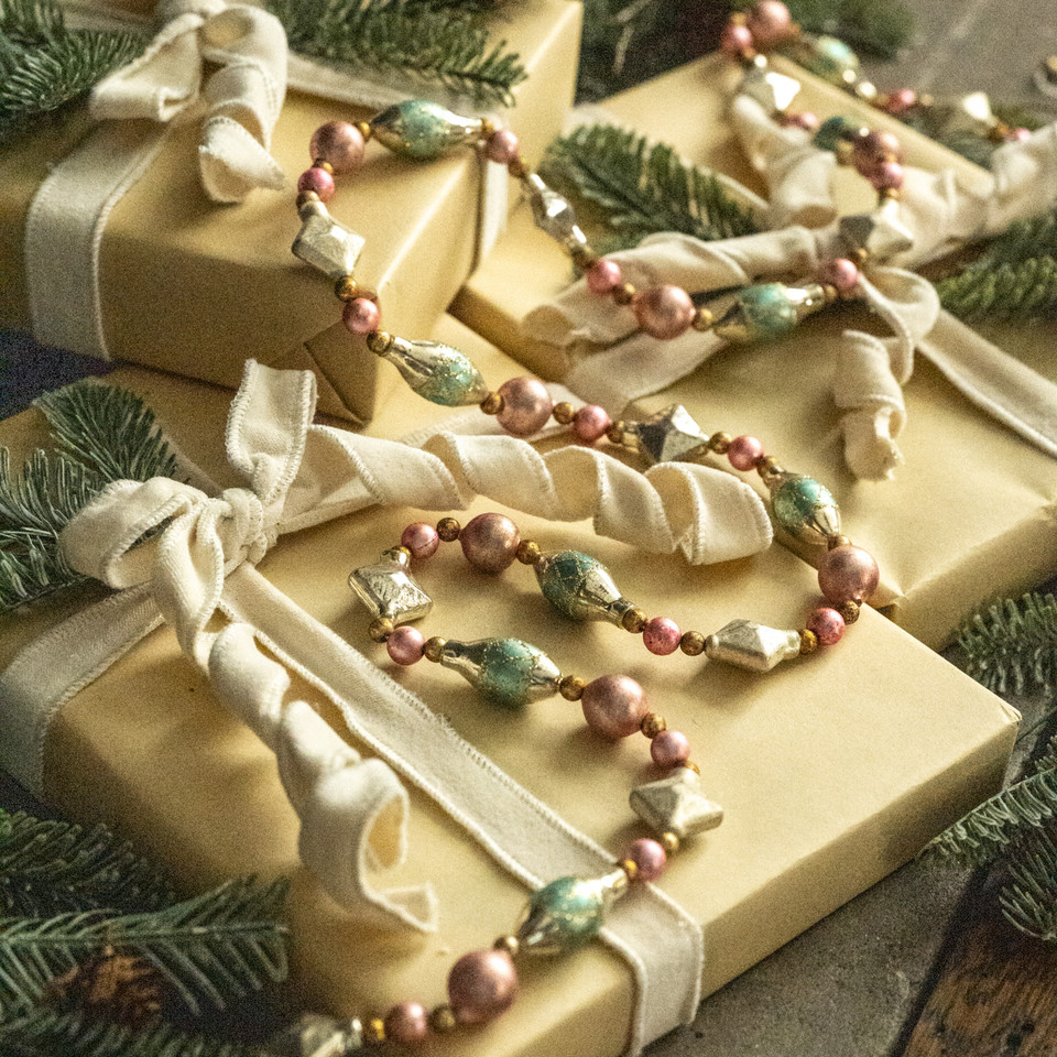 6' PASTEL BEADED GARLAND W/ GOLD GLITTER