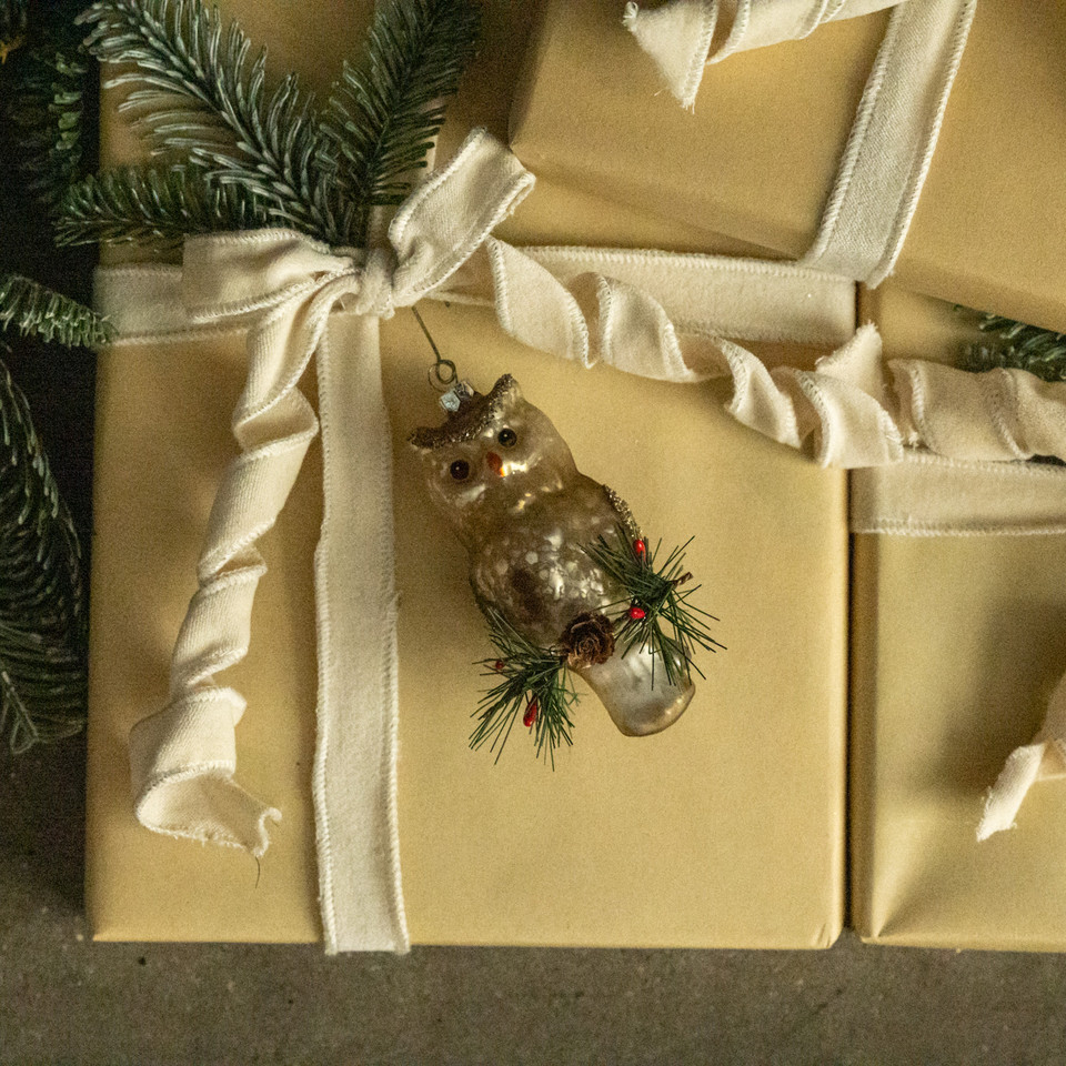 OWL W/ GLITTERED WINGS ORNAMENT