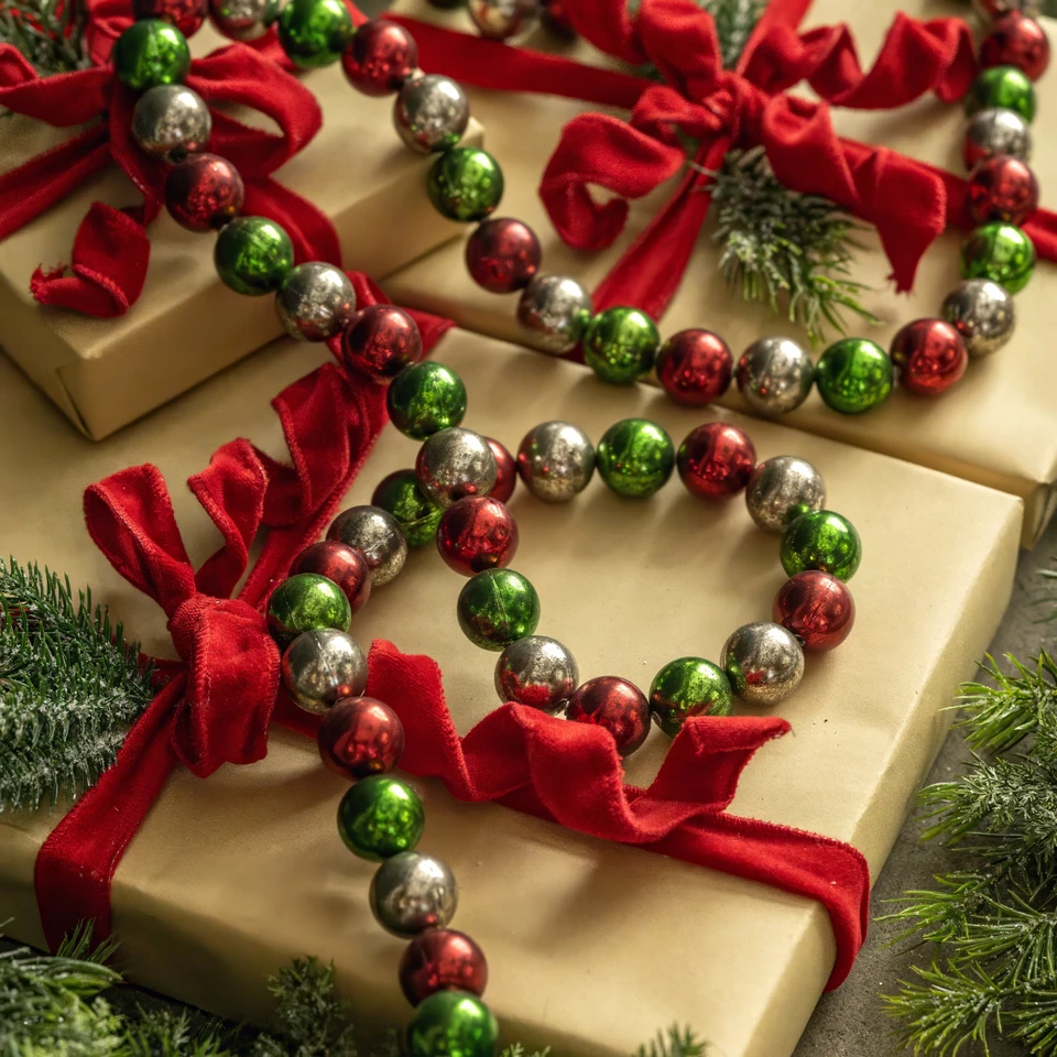 6' GREEN, RED & SILVER BALL GARLAND