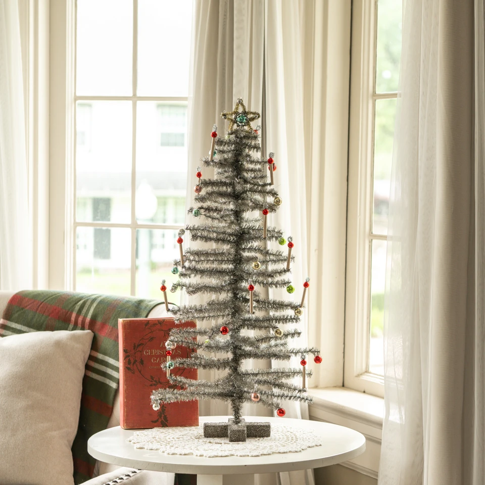 25" SILVER FESTIVE TREE