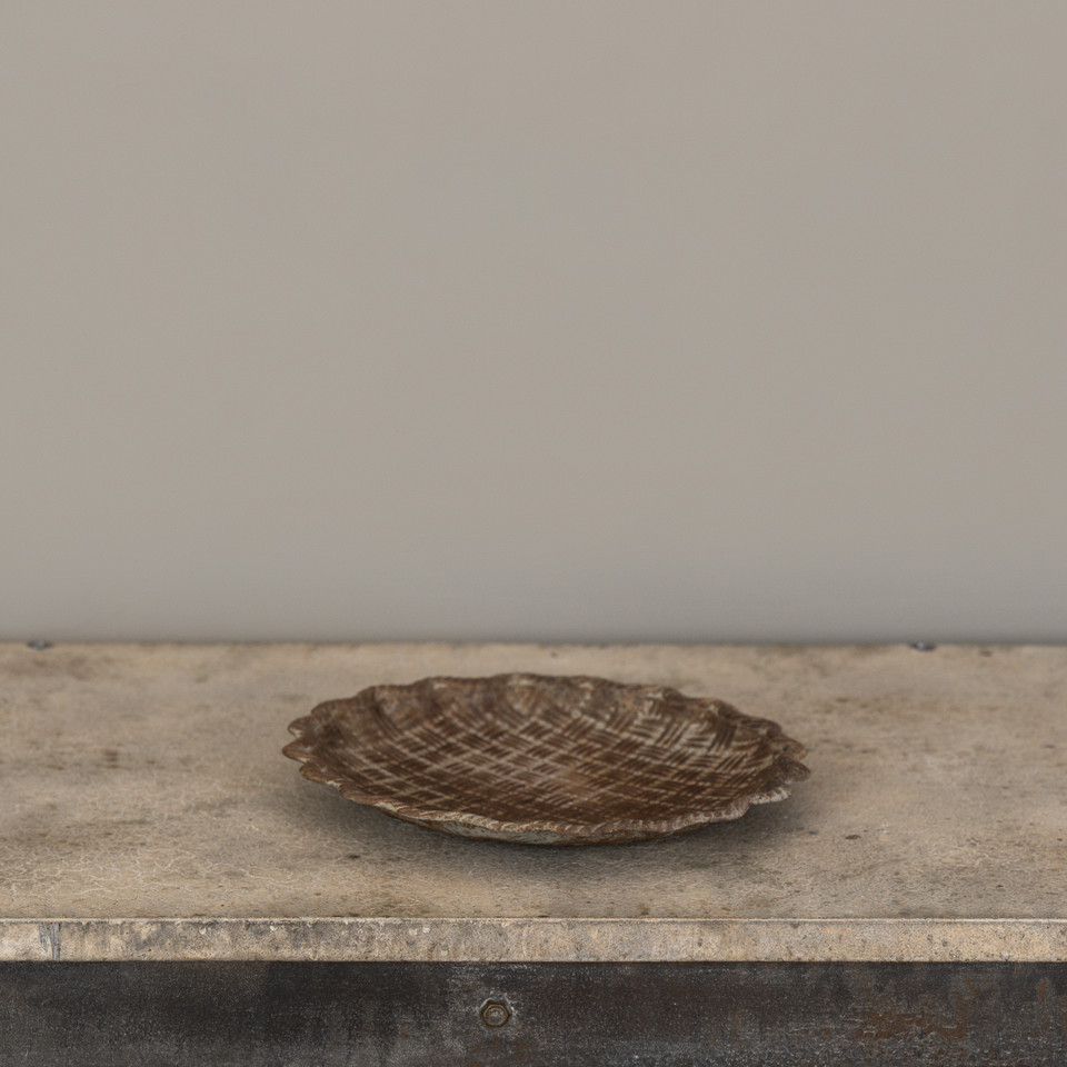 10.25" METAL SCALLOPED TRAY