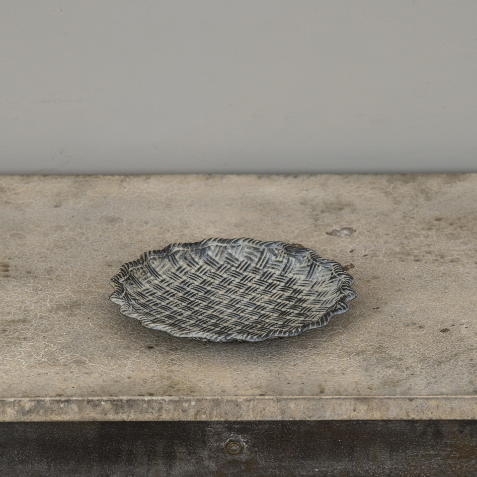8.25" METAL SCALLOPED TRAY