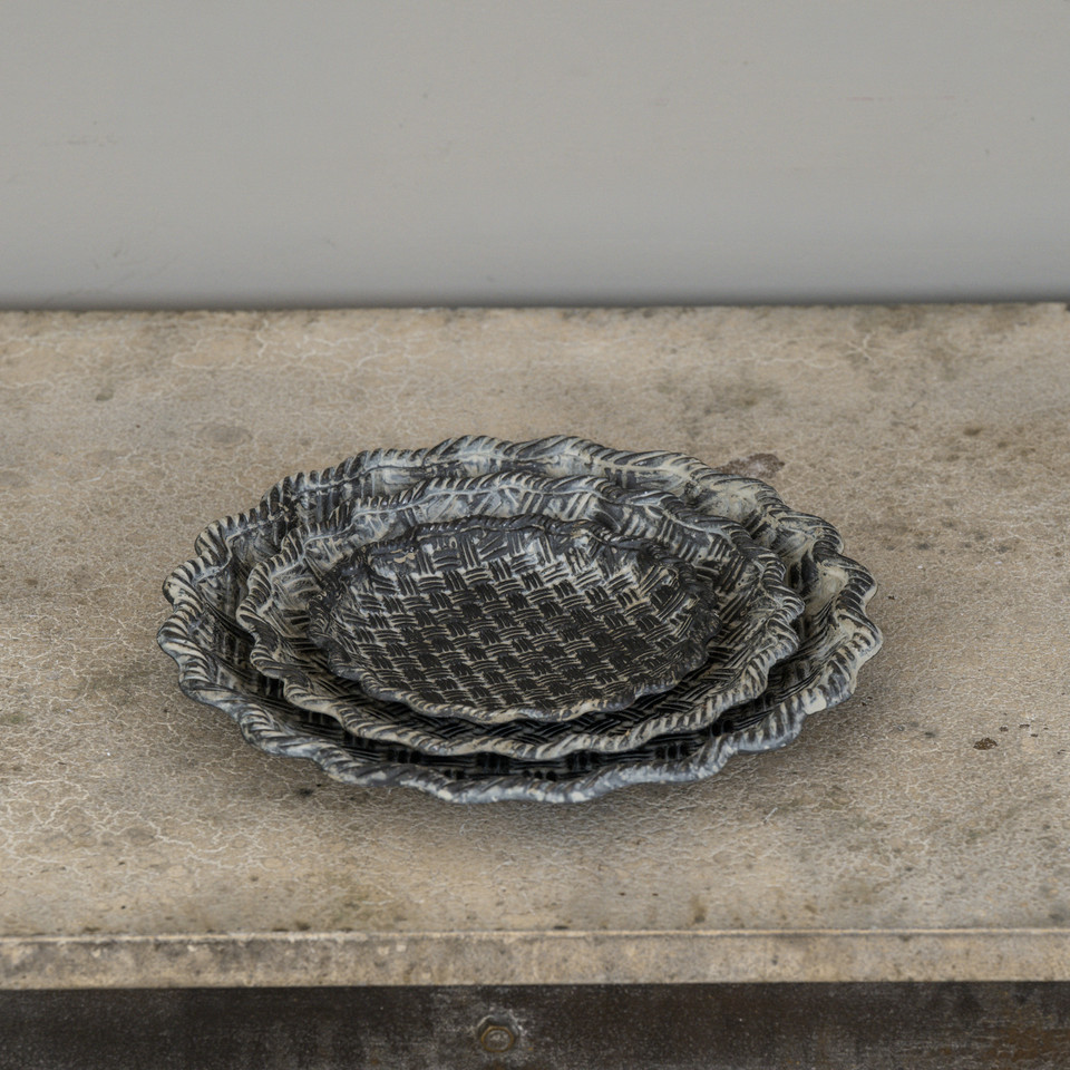 6" METAL SCALLOPED TRAY