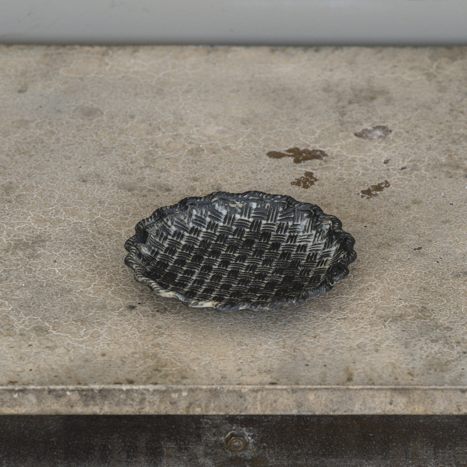 6" METAL SCALLOPED TRAY