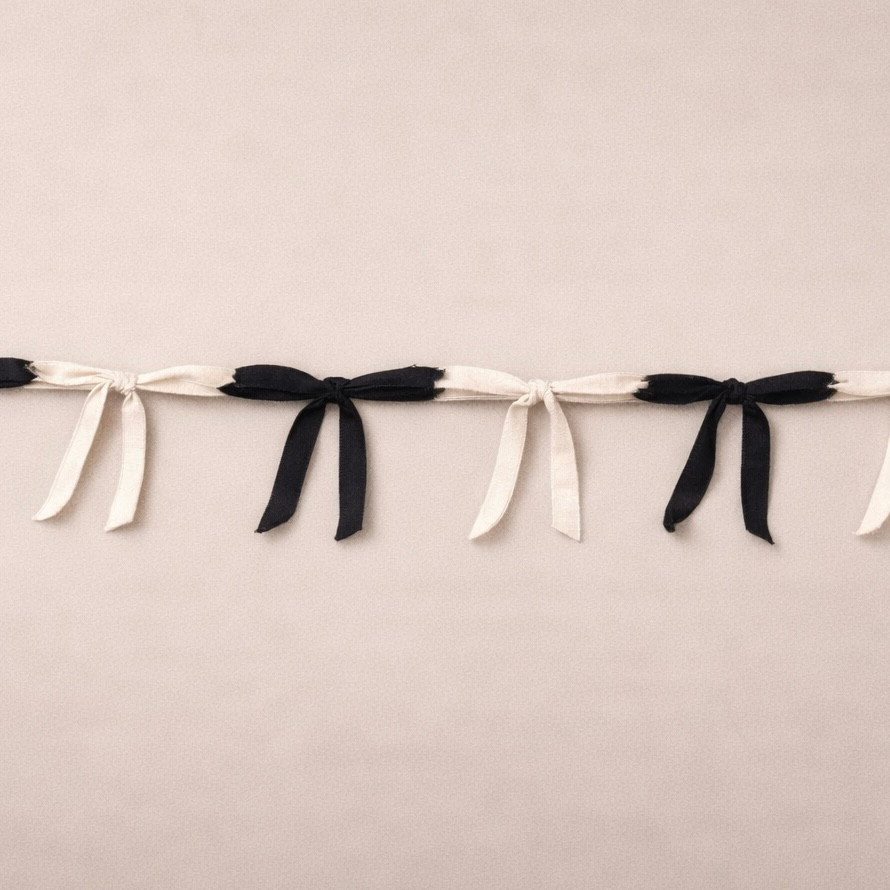 9' BLACK & WHITE BOW GARLAND