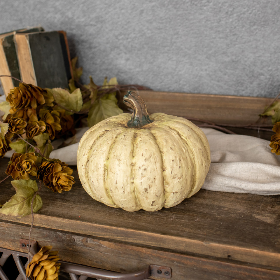 5.75" WHITE SHORT PUMPKIN